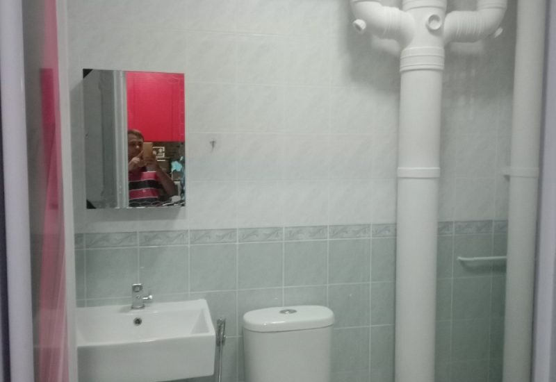 bathroom-renovation-overlaying-toilet-tile-replace-toilet-bowl-paint-tm-tiling-singapore-hdb-tiong-bahru-8_wm
